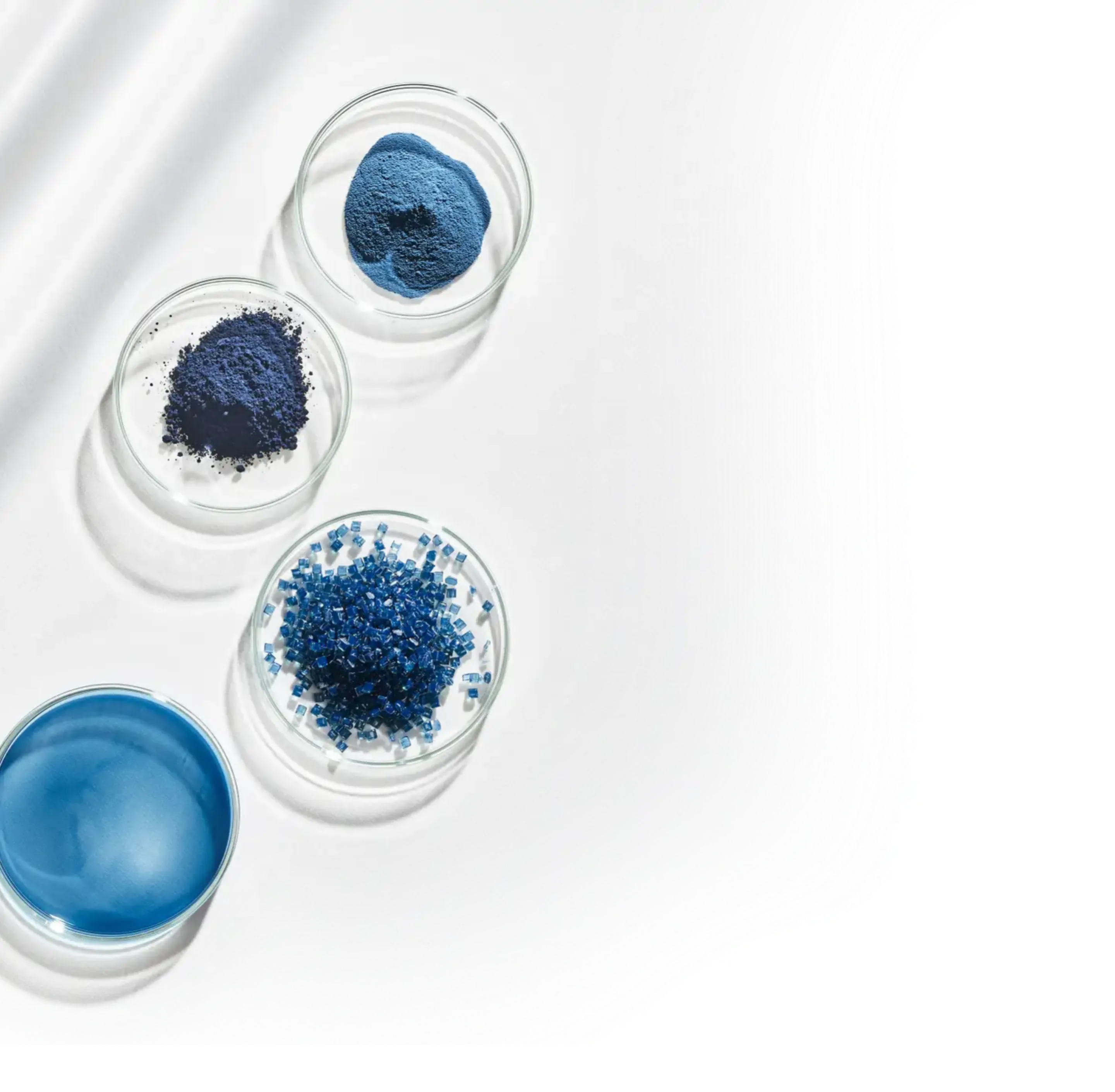 A visual showing SOLAMENT™ dispersion powder and masterbatch contained in pellet form