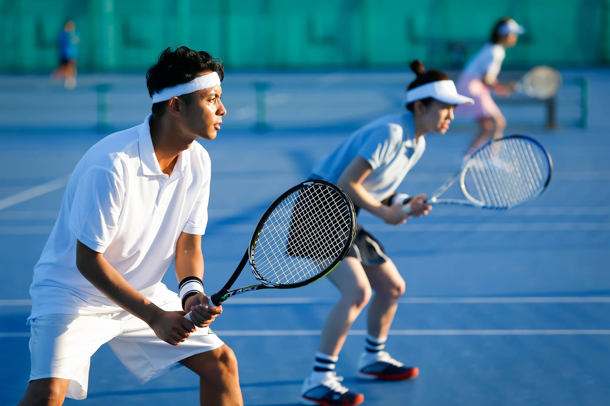 persons playing tennis